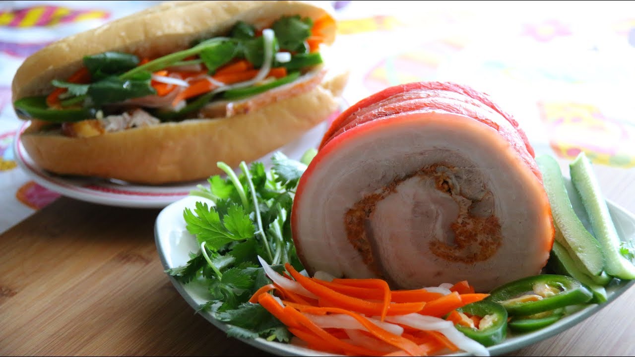 Thịt nguội is a Vietnamese salami containing cured pork layered with fat